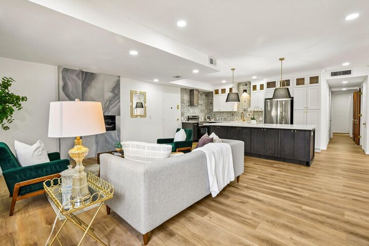 Property Photo:  2829 Timmons Lane 211  TX 77027 