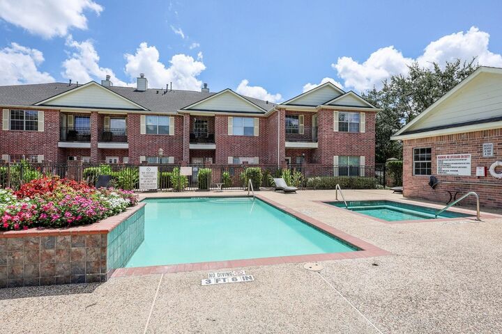 Property Photo: 2865 Westhollow Drive 3 TX 77082