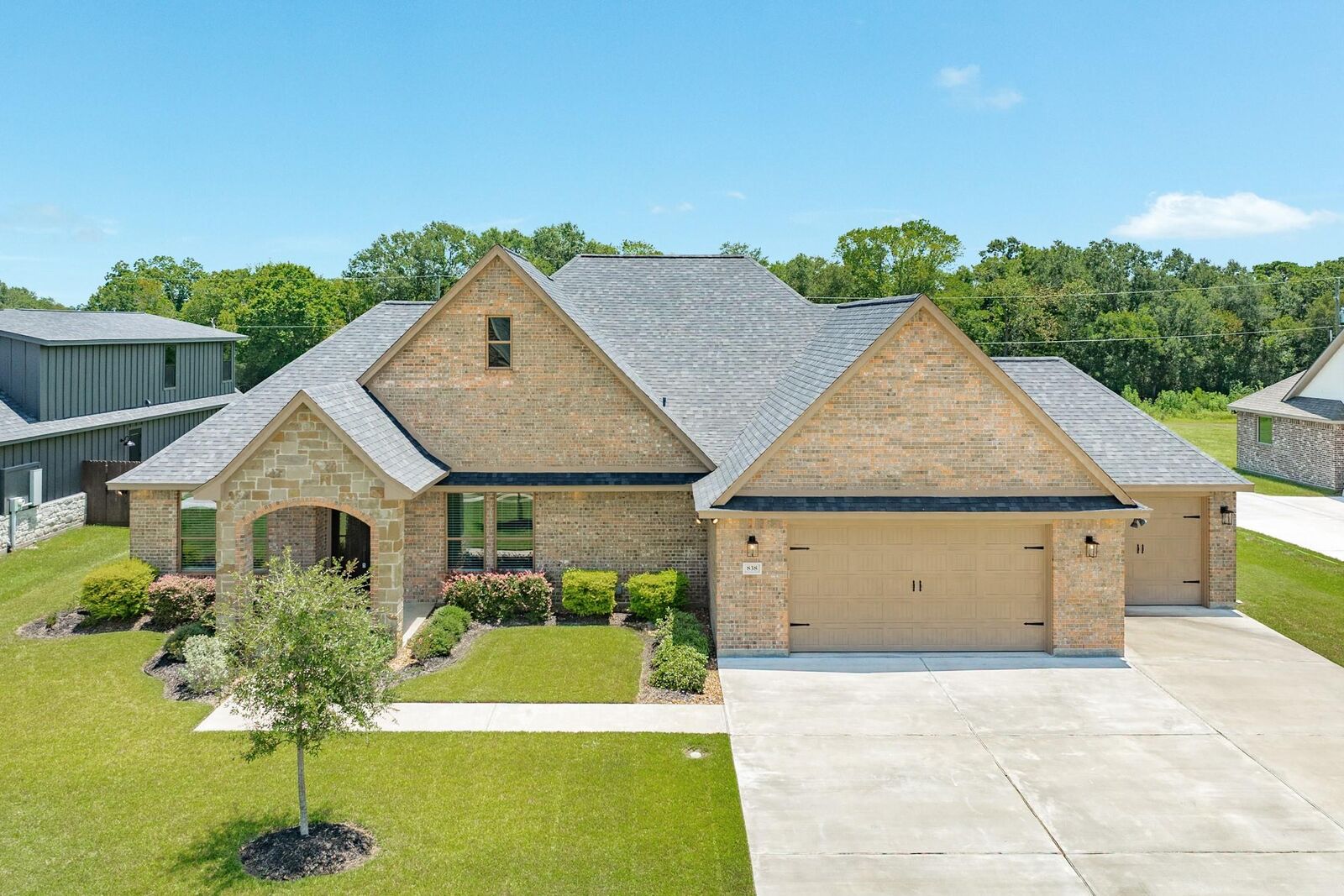 Property Photo:  838 Oak Ridge Drive  TX 77515 