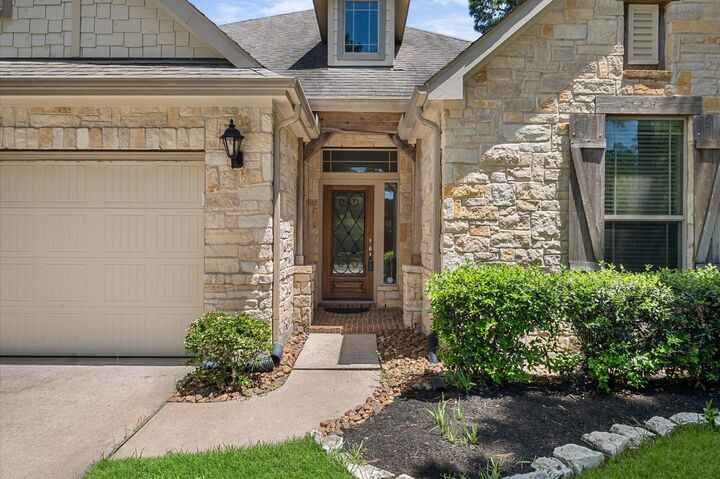 Property Photo:  7 E Deer River Circle  TX 77389 