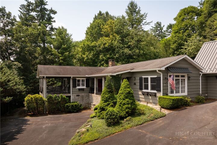 Property Photo:  305 Laurel Lane  NC 28605 
