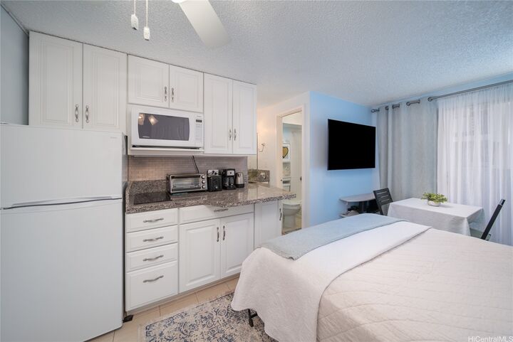 Property Photo: 2463 Kuhio Avenue 504 HI 96815