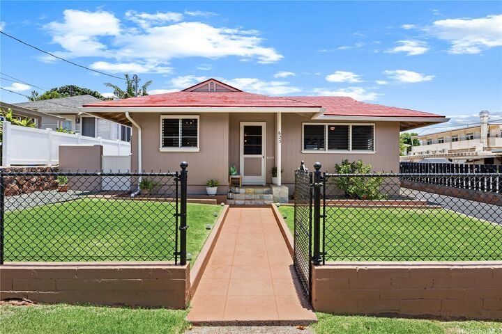 Property Photo:  623 10th Avenue  HI 96816 
