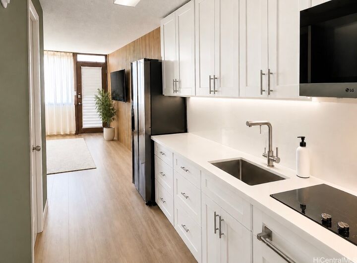 Property Photo:  425 Ena Road 1203C  HI 96815 