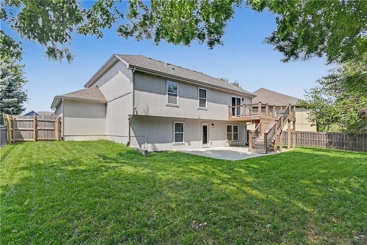 Property Photo: 1221 SW Nagona Lane MO 64082