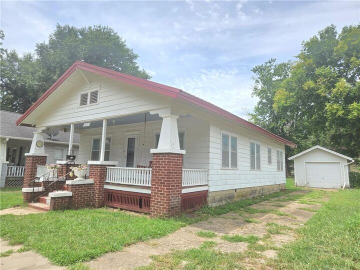 Property Photo: 1417 N 8th Street KS 67301