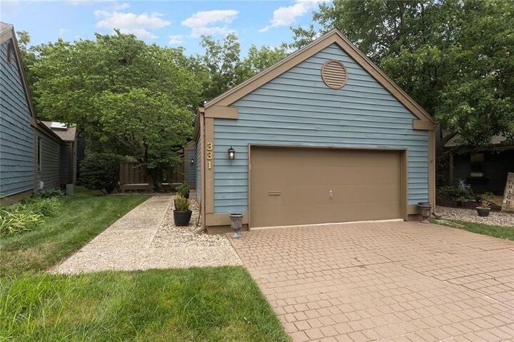 Property Photo: 331 Westwoods Circle MO 64068