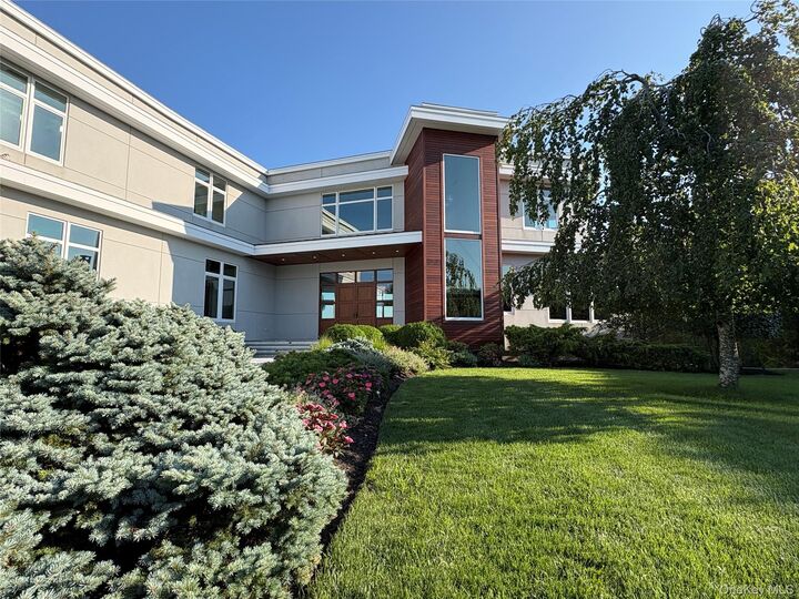 Property Photo:  16 Cricket Path  NY 11960 