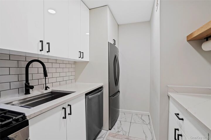 Property Photo: 151-25 88th Street 4E NY 11414