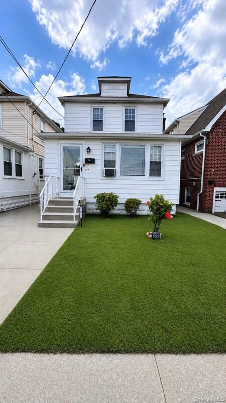 Property Photo:  721 Edison Avenue  NY 10465 