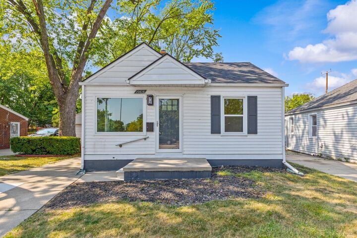 Property Photo: 20626 Ridgemont Road MI 48225