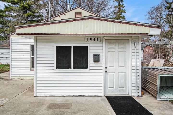 Property Photo: 1941 Walcott Street MI 48601