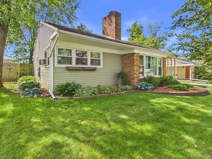 Property Photo:  213 Sawyer Street  MI 48439 1344 