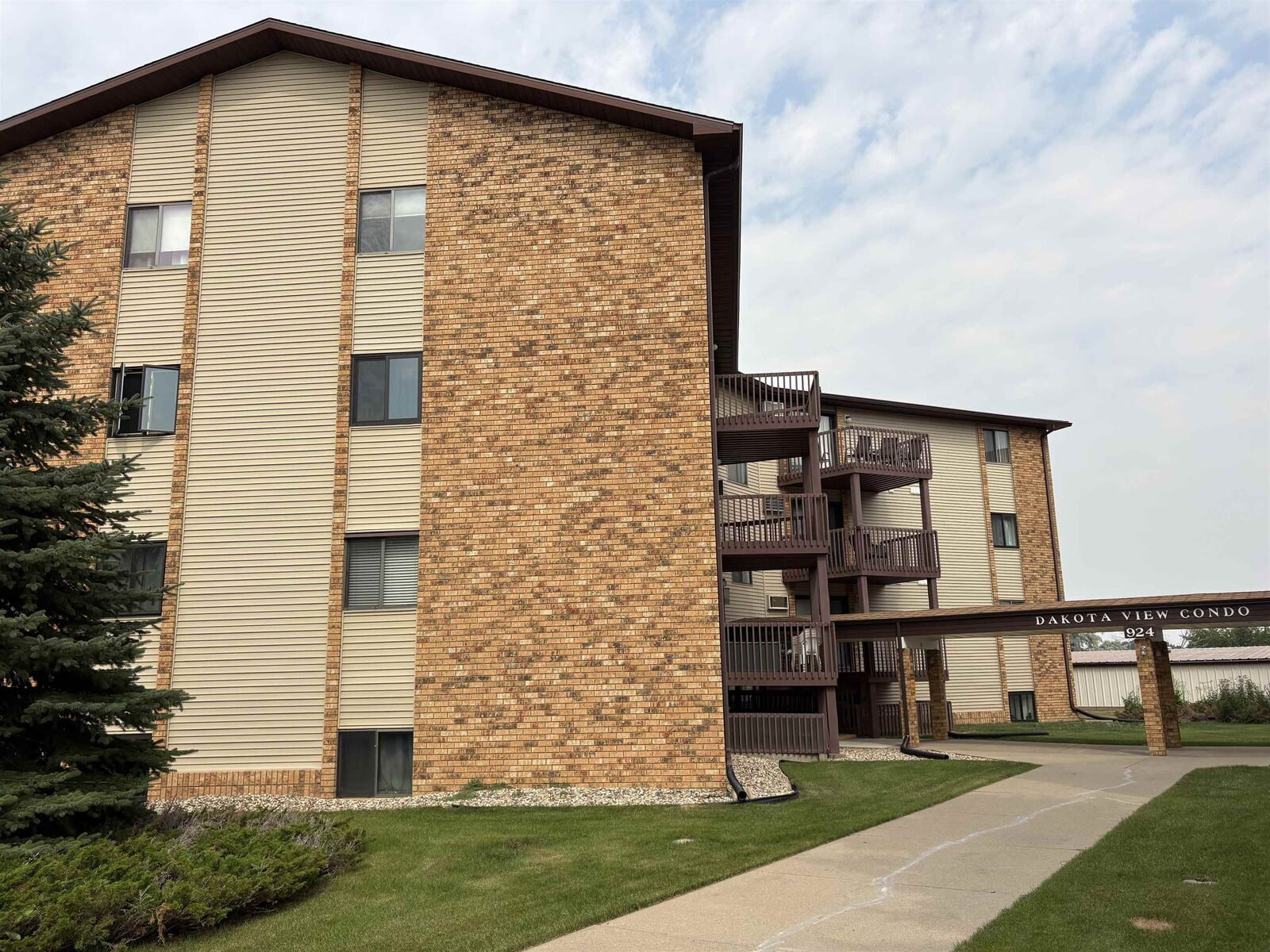 Property Photo:  924A 28th Ave SW Unit 302  ND 58701 