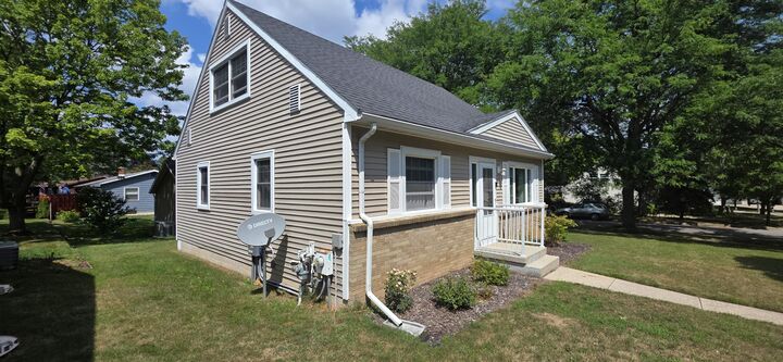 Property Photo:  1135 Walwood Drive NE  MI 49505 