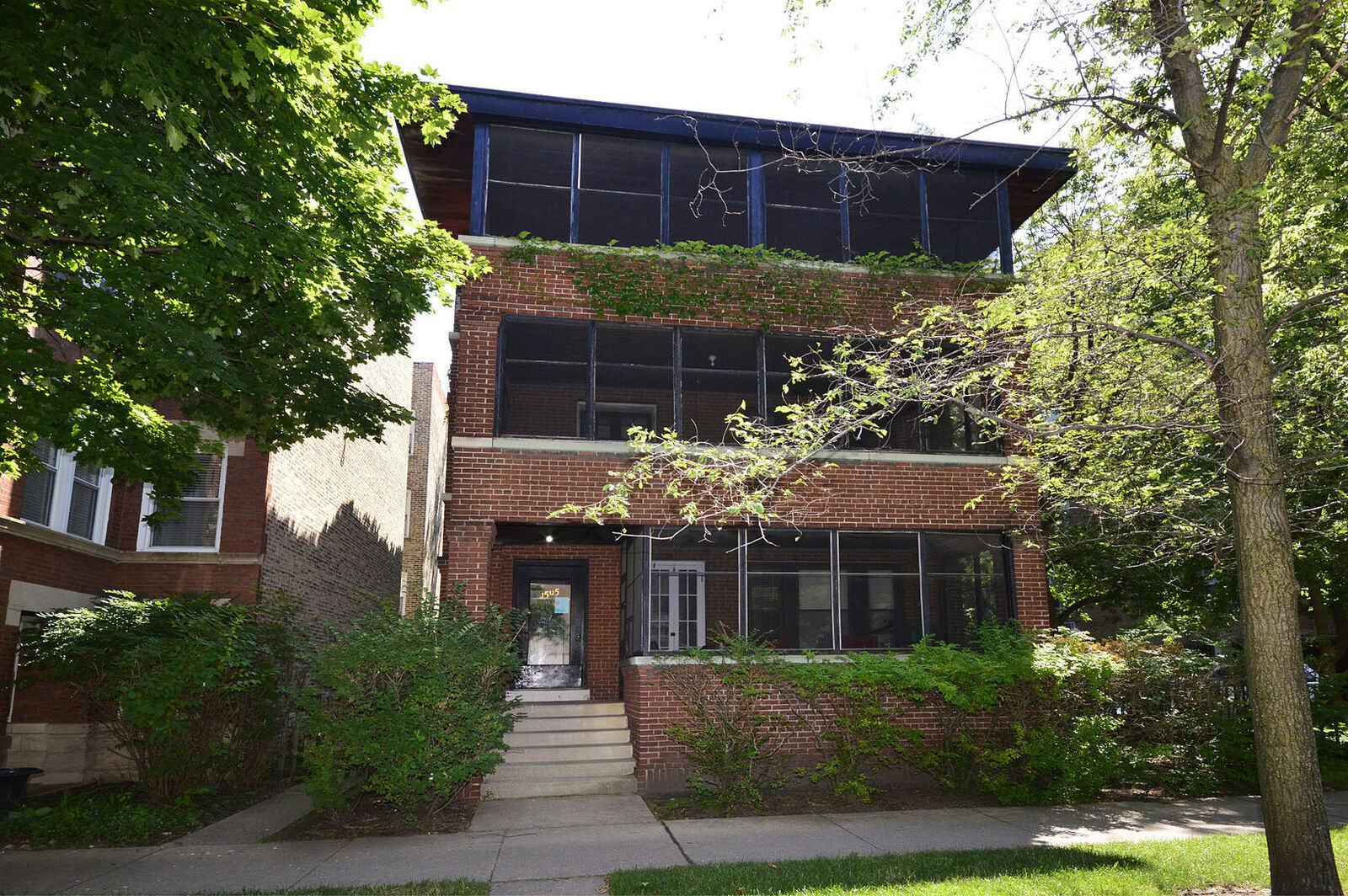 Property Photo: 1505 Maple Avenue 3 IL 60201