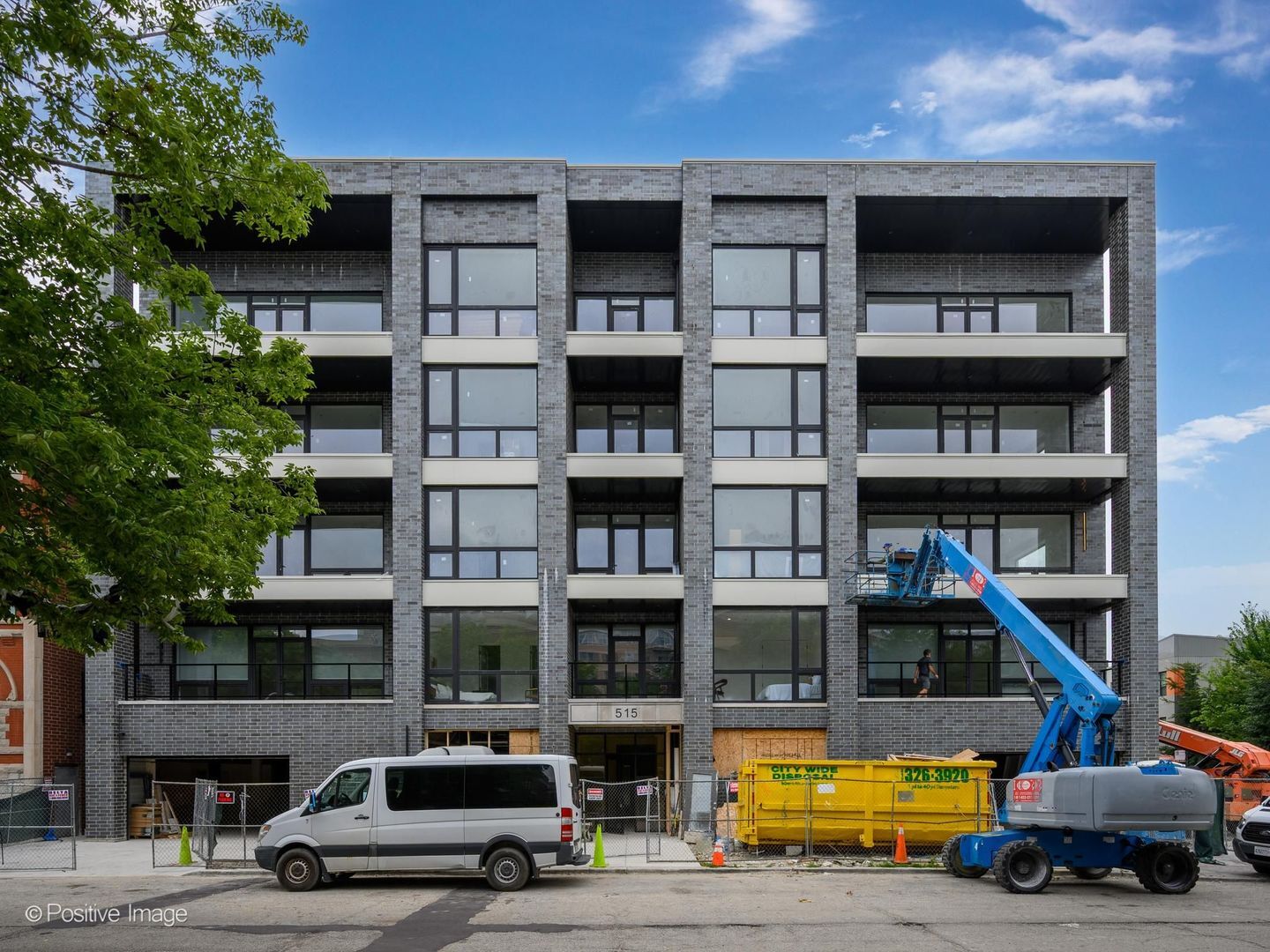 Property Photo: 515 W Elm Street 202 IL 60610