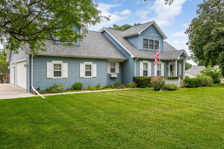 Property Photo:  6101 Chase Avenue  IL 60516 