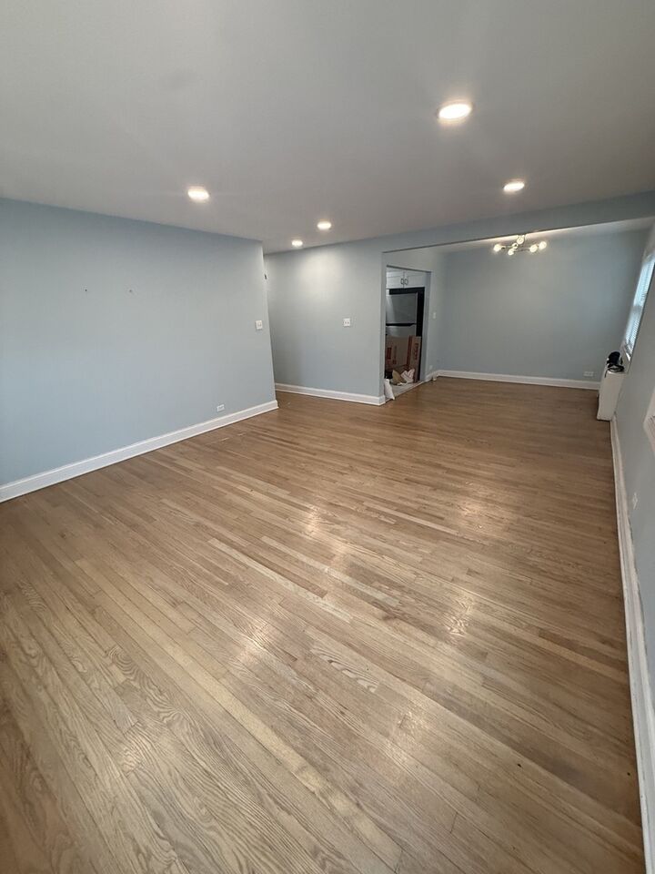 Property Photo:  6700 S Paxton Avenue 102  IL 60649 