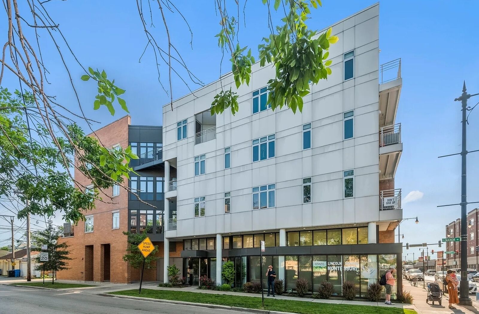 Property Photo: 4770 N Manor Avenue 304 IL 60625