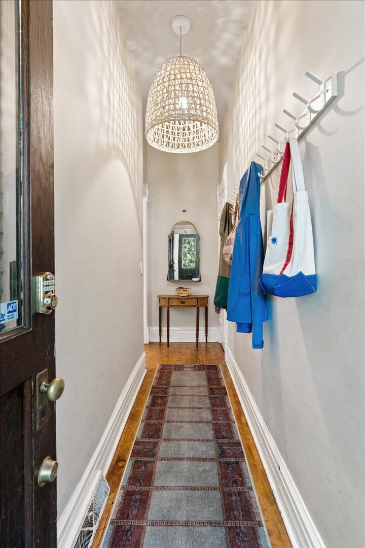 Property Photo: 1945 W Schiller Street 1 IL 60622