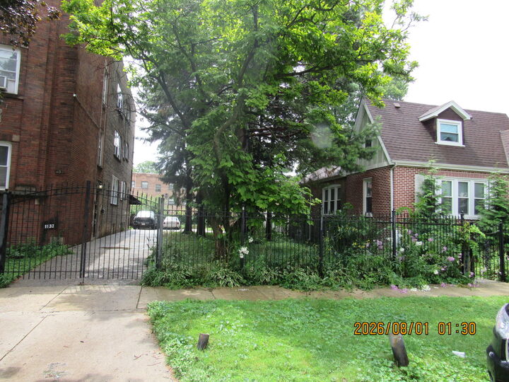 Property Photo: 1133 E 81st Place IL 60619