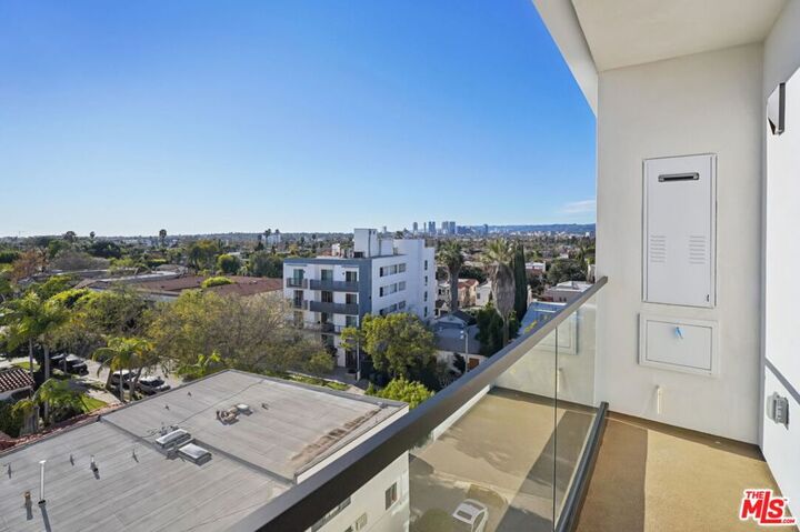 Property Photo: 1110 S Spaulding Avenue Ph5 CA 90019