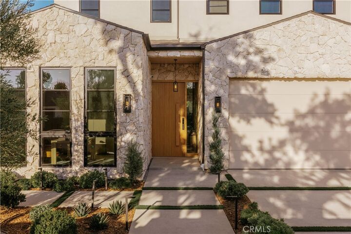 Property Photo:  4940 Hesperia Ave  CA 91316 