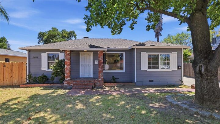 Property Photo:  2418 E Park Street  CA 95205 