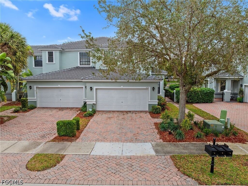 Property Photo:  14764 Pinnacle Place 65  FL 34119 