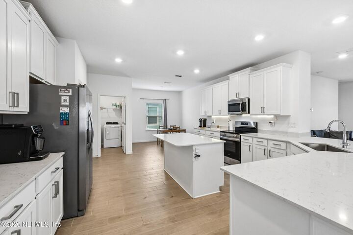 Property Photo: 9729 Gaynor Circle FL 32219