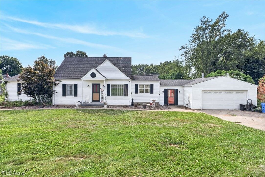 Property Photo: 1313 Martin Road OH 44260