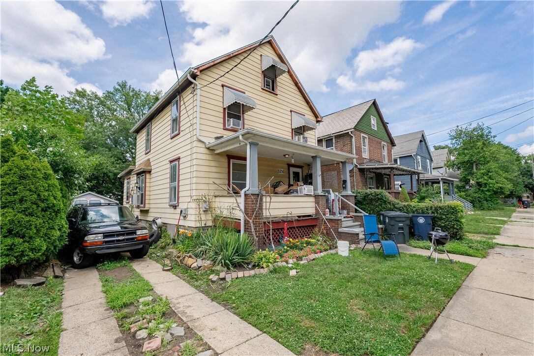 Property Photo: 1216 Girard Street OH 44301