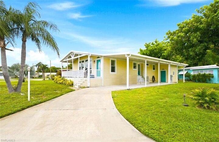 Property Photo: 444 Riviera Blvd W FL 34112