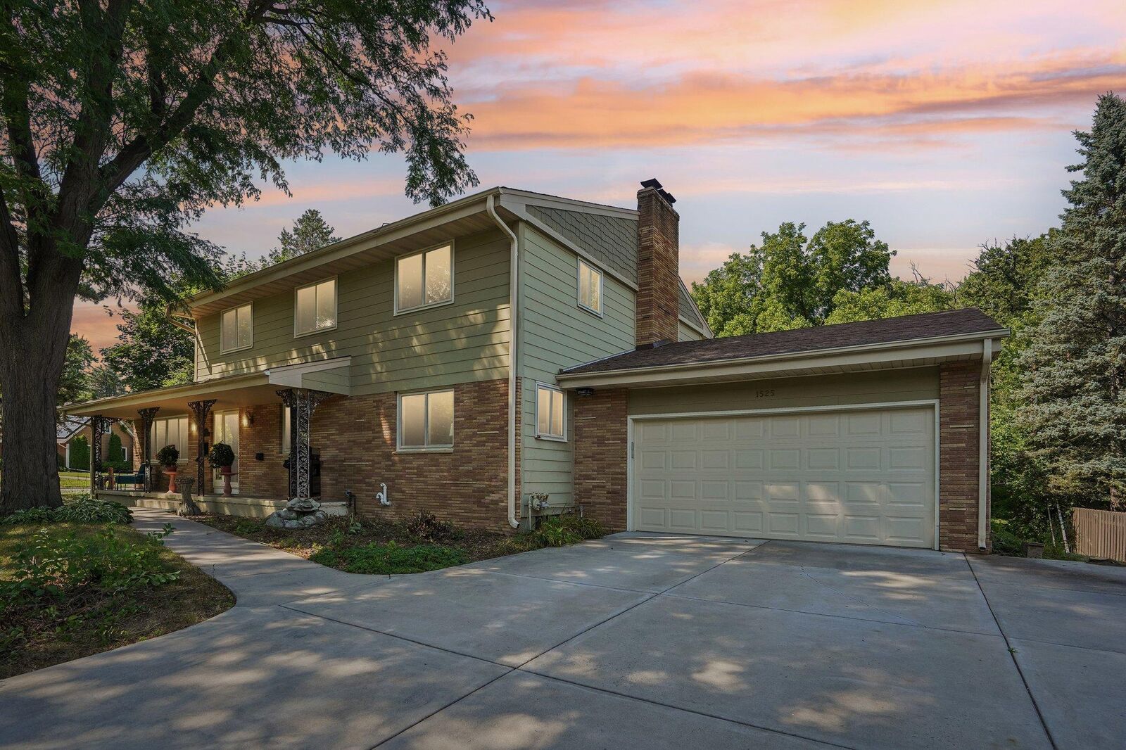 Property Photo: 1525 Saint Croix Circle MN 55422