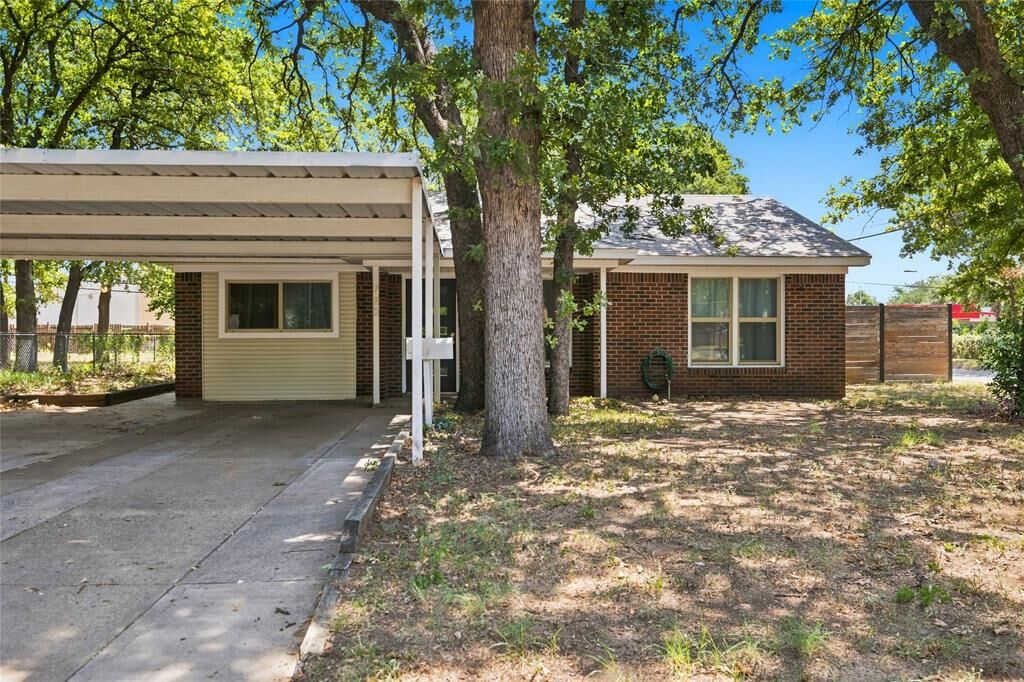 Property Photo:  720 Thersa Drive  TX 76114 