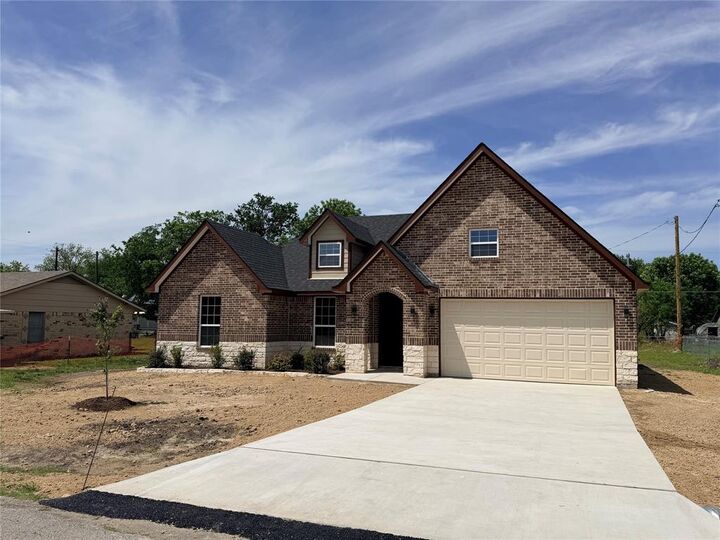 Property Photo:  302 E Travis Street  TX 75452 