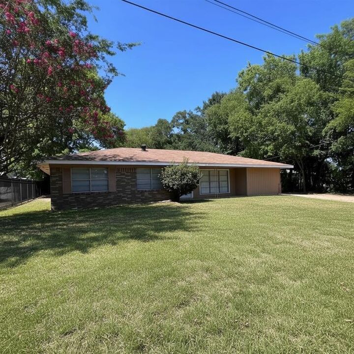 Property Photo:  403 Montgomery Street  TX 75686 