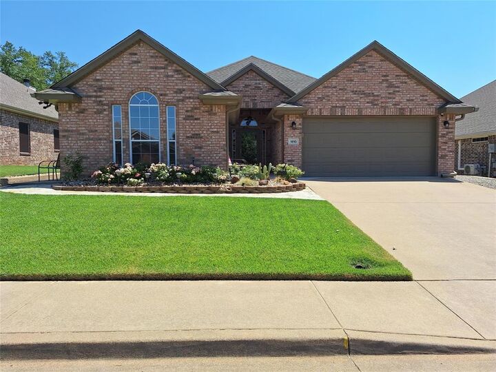 Property Photo: 1810 Park Place TX 75773