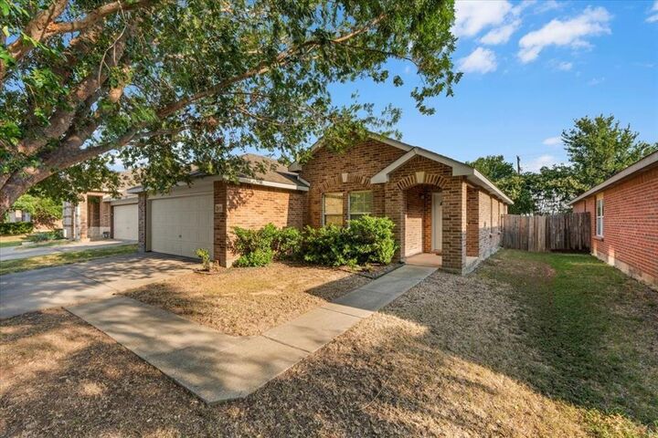 Property Photo:  4553 Lacebark Lane  TX 76244 
