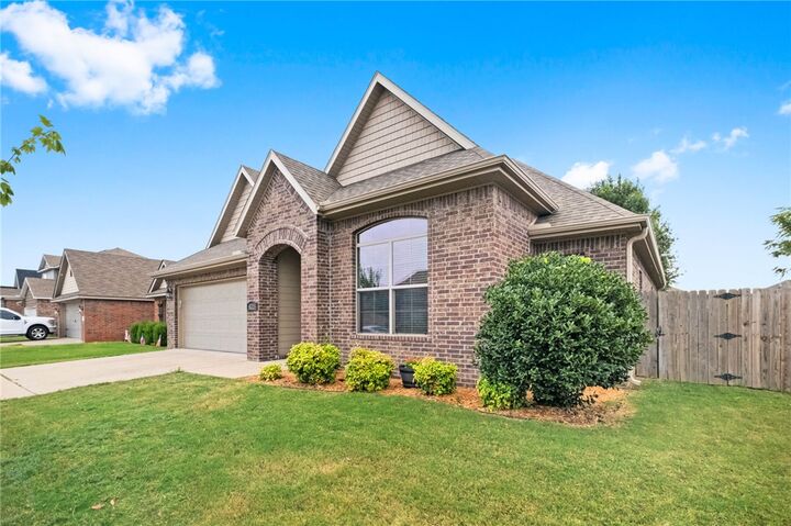 Property Photo:  4215 Crosshill Cove  AR 72762 