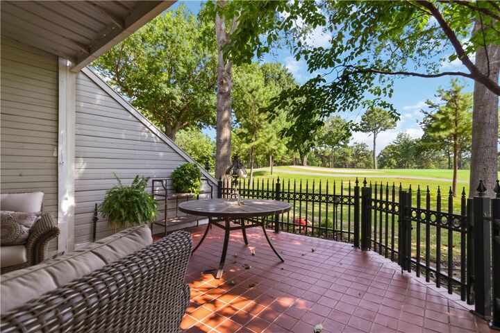Property Photo: 2517 E Joyce Boulevard AR 72703
