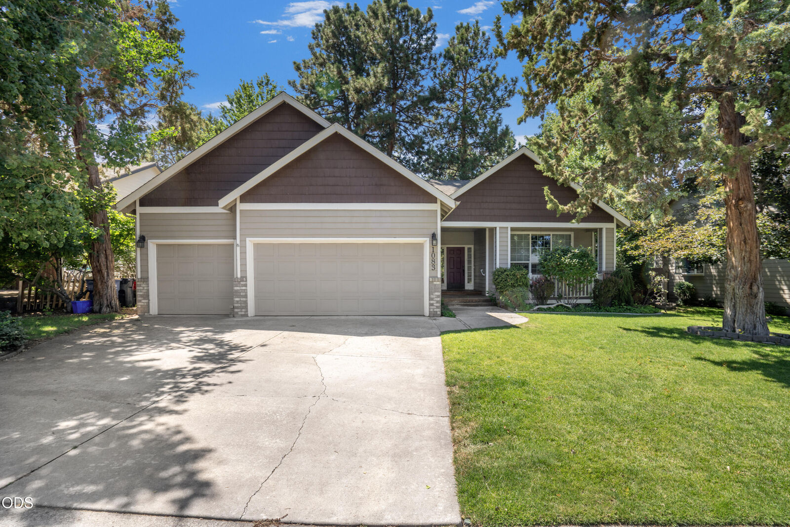 Property Photo:  1083 SE Shadowood Drive  OR 97702 