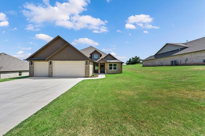 Property Photo:  175 Canyon Creek Lane  OK 73044 
