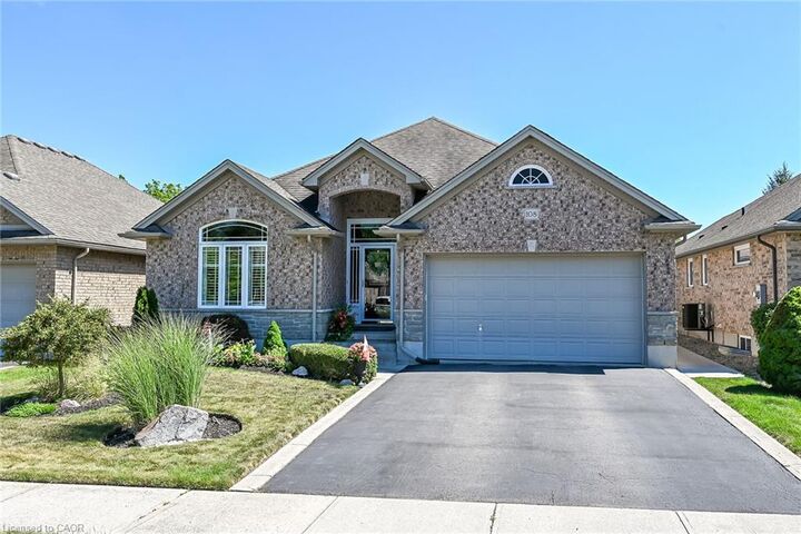 108 Willowdale Crescent — photo 1