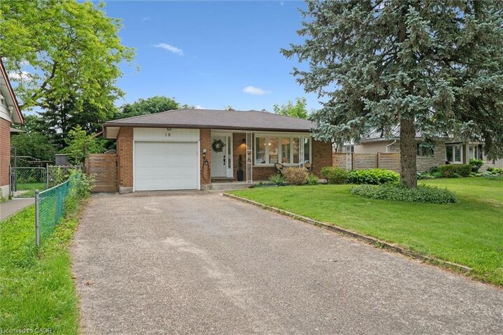 Property Photo: 18 Jasper Court ON N2E 1C6