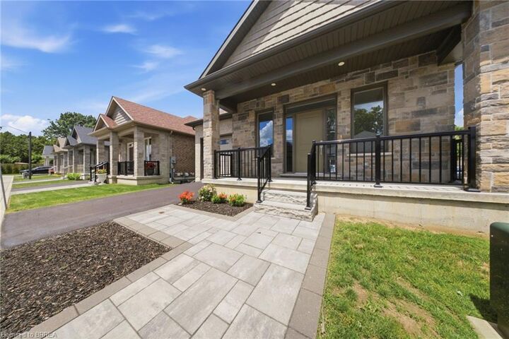 Property Photo: 6 Beckett Drive 10 ON N3T 6E5