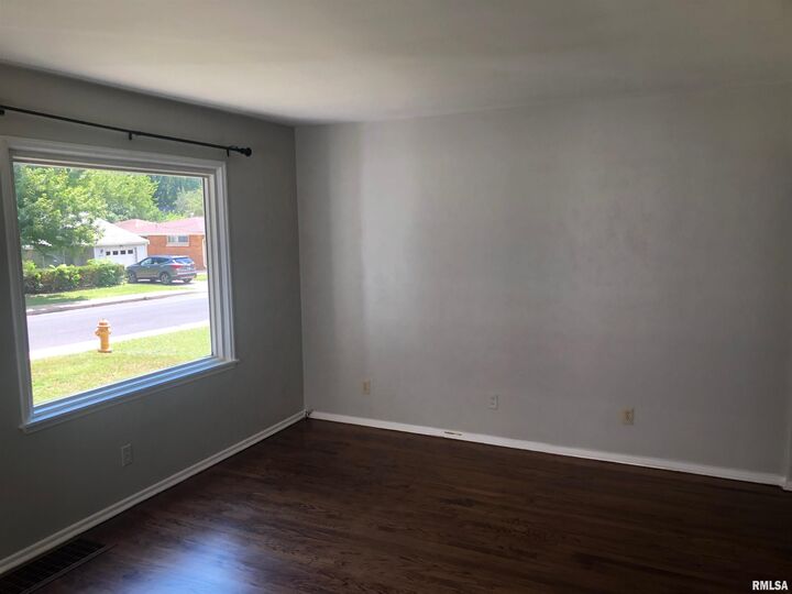 Property Photo: 3419 N Missouri Avenue IL 61603