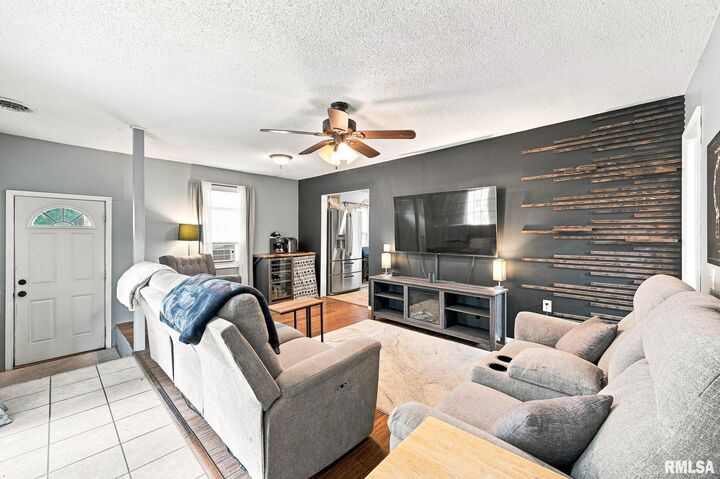 Property Photo:  115 W McClure Avenue  IL 61607 