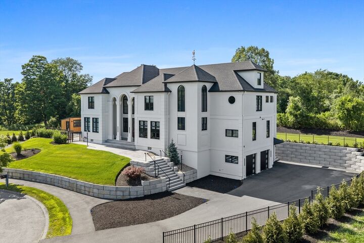 Property Photo:  19 Bridle Spur Ln  MA 01923 